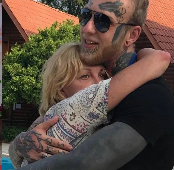 Елена Яковлева с сыном Денисом. Фото: соцсети