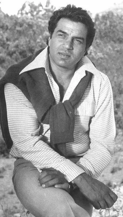 Дхармендра стал культовым актёром, сыграв в знаковых картинах — «Зита и Гита», «Любимый Раджа». ФОТО: соцсети