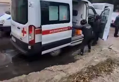 В Алупке задержали неадеквата, жарившего дельфина на балконе своего дома. Фото: t.me/mash_na_volne