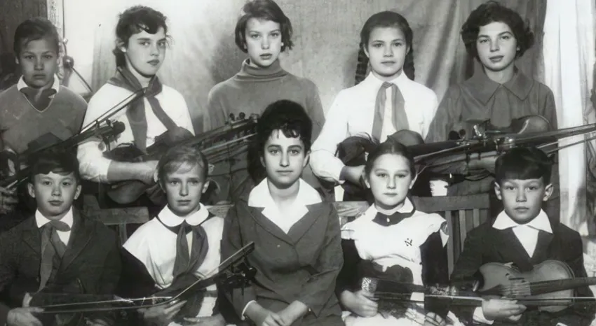 Володя Кузьмин (в нижнем ряду справа) учился в музыкальной школе белорусского города Быхова по классу скрипка. ФОТО: соцсети