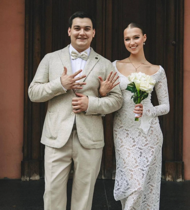 Фото со свадьбы Александр выложил в своей соцсети