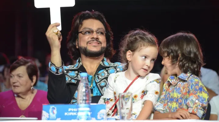 «Зарабатывают пару копеек, убирая участок». Киркоров — о карманных деньгах детей. Фото: соцсети