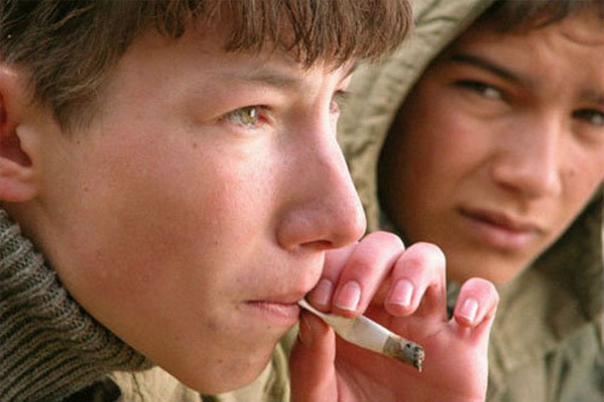 Кадр из фильма "Сволочи", реж. Александр Атанесян, 2006 год
