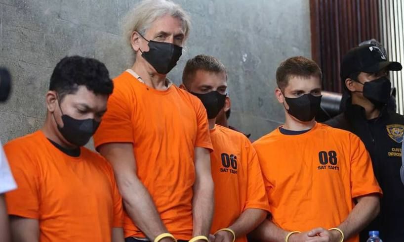 Россиянину, двум украинцам и индонезийцу грозит смертная казнь за то, что они создали нарколабораторию на Бали. Фото: t.me/shot_shot