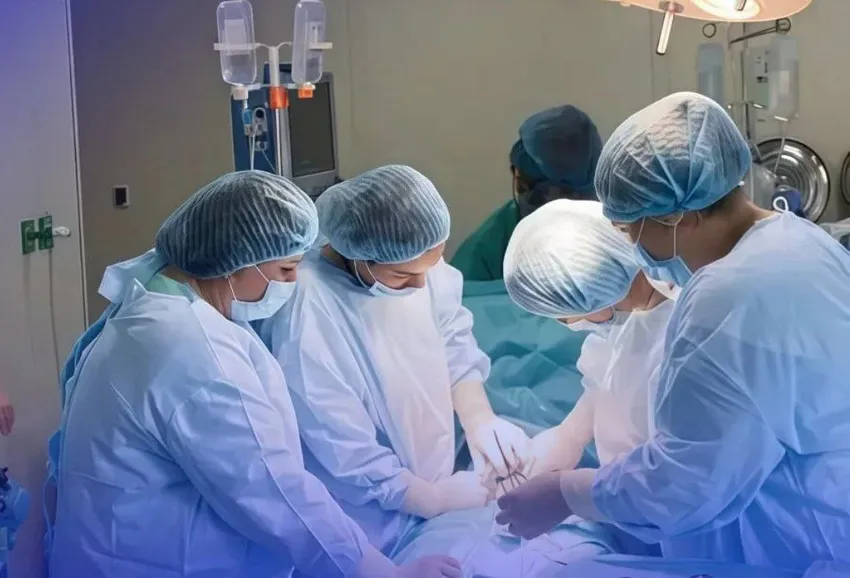 В Приморье врачи удалили у беременной женщины опухоль, весившую пять килограммов. Фото: соцсети