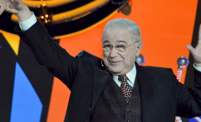 Поликлиника разыскивает Евгения Петросяна, чтобы записать на диспансеризацию. Фото: @breakingmash