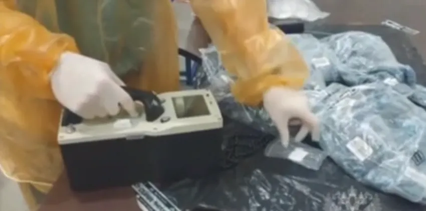 В Казани на таможне задержали ехавшие из Китая в Питер 30 кг радиоактивных бусин. Фото: соцсети