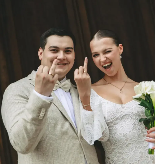 Фото со свадьбы Александр выложил в своей соцсети