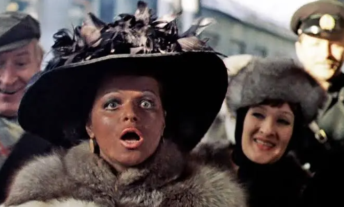 Лариса Долина в роли Клементины Фернандес. Кадр из фильма «Мы из джаза»