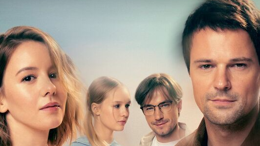 «Надвое». Постер сериала