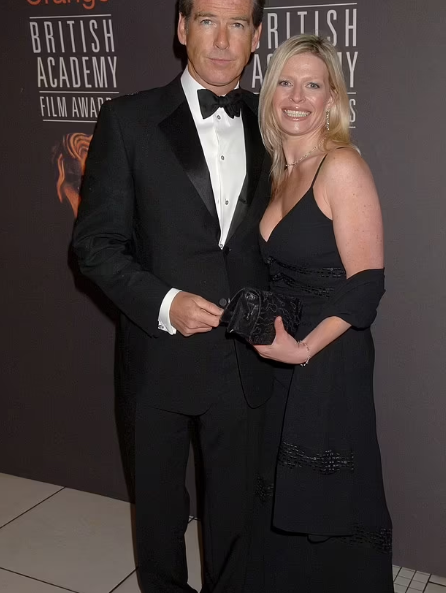 В 2013 году старшая дочь Броснана Шарлотта умерла в 42 года от той же болезни, что и ее мать 21 годом ранее. Фото 2006 года