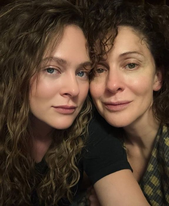 Аглая Тарасова с мамой Ксенией Раппопорт. Фото: Instagram*