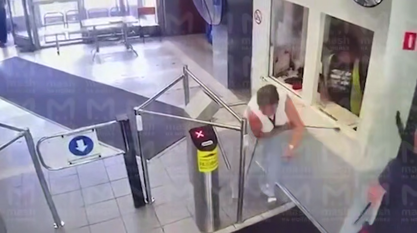 В Питере маляр поссорился с женщинами на заводе и расстрелял их из лука. Фото: t.me/mashmoyka