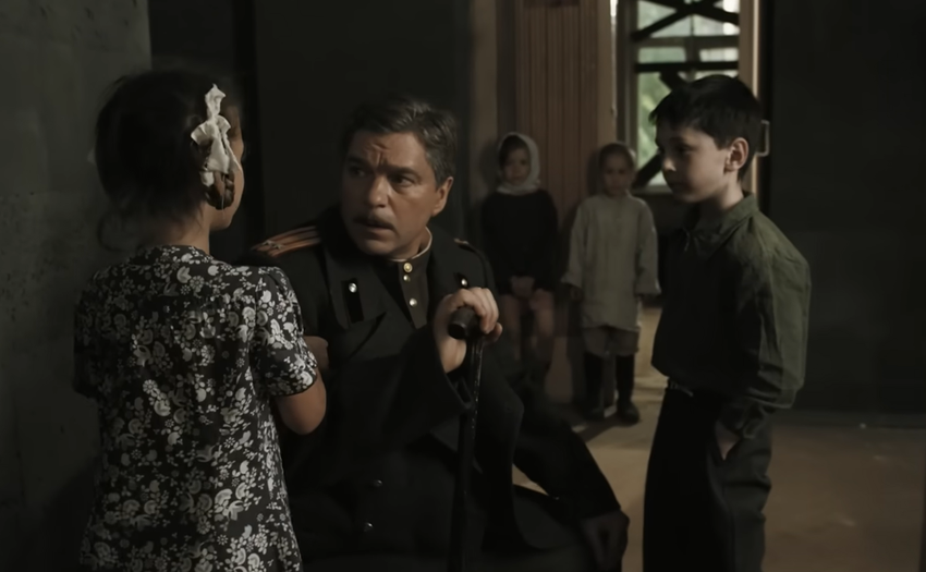Кадр из сериала "Дом с лилиями", 1 серия, реж. Владимир Краснопольский, Валерий Усков, 2014 год