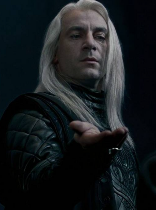 Джейсон Айзек в роли Люциуса Малфоя. Кадр из сериала