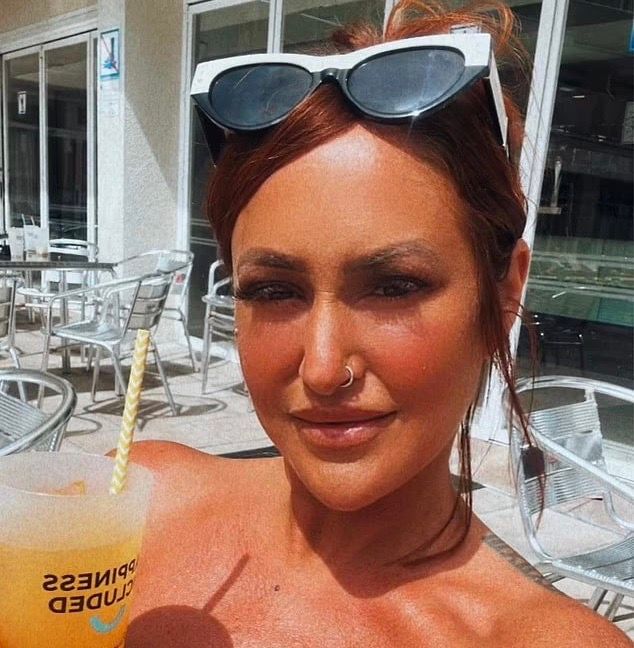 Хизер любит делать селфи с выпивкой. Фото: dailymail.co.uk