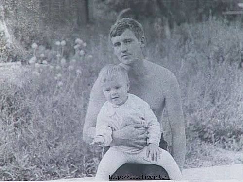 Будущий артист с отцом. Фото: личный архив