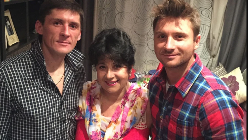 Сергей Лазарев с мамой и братом Павлом. Фото: соцсети