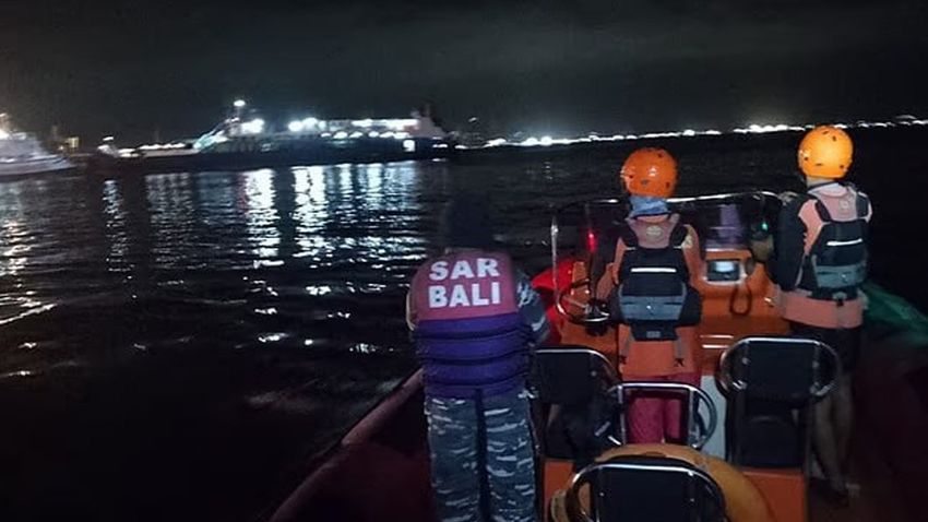 На Бали затонул паром, 47 пассажиров пропали без вести, двое погибли. Фото: t.me/shot_shot