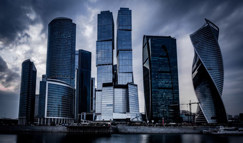 В Москве дожди будут такими же частыми гостями, но температура все же повысится. Фото: freepik.com