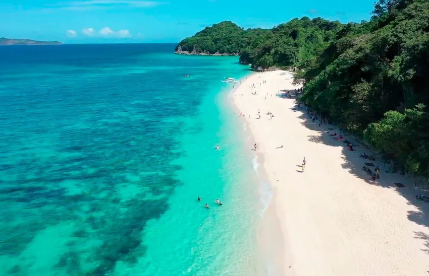 На Филиппинах турист утонул в океане — его унесло от берега сильным течением. Фото: t.me/shot_shot