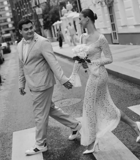 Фото со свадьбы Александр выложил в своей соцсети