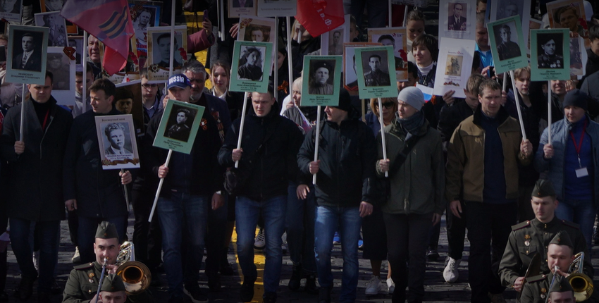 Шествие «Бессмертного полка» по Красной площади 9 мая 2022 года. ФОТО: gigarama.ru