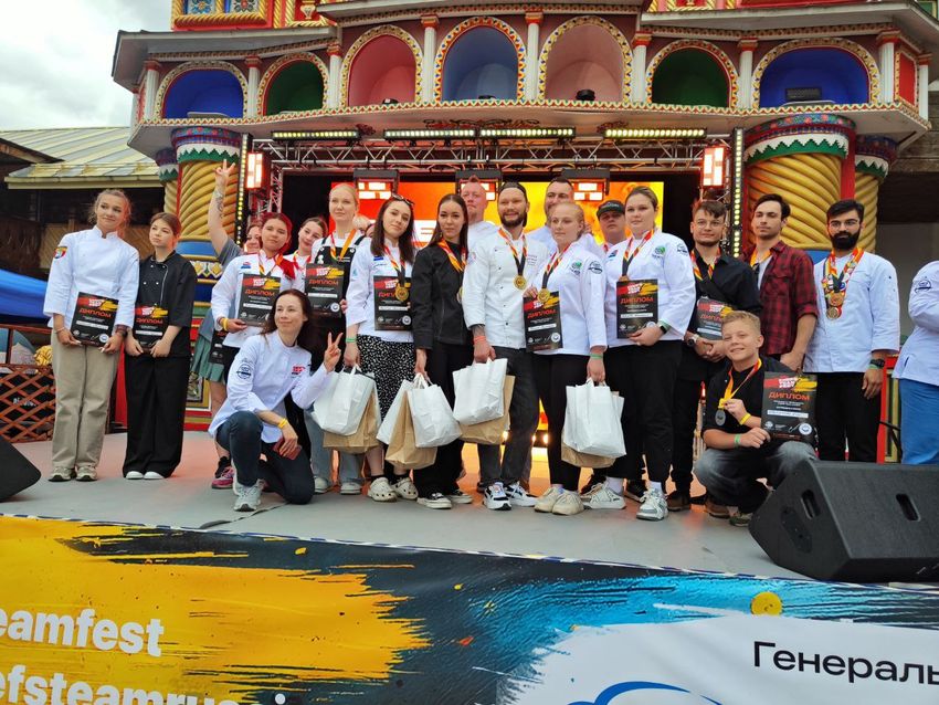 Молодые дарования - победители конкурса Chefs Team Junior. Фото: "Жизнь"