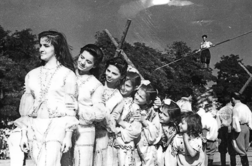 Семь дочерей известного циркача. Фото: личный архив