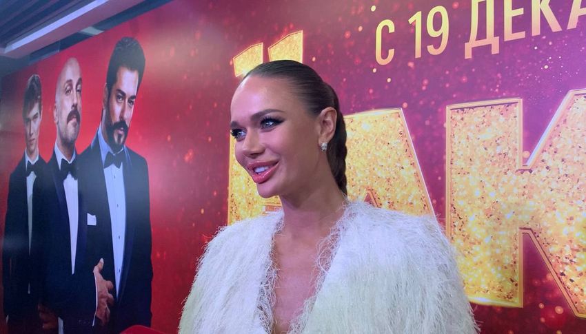 Яна Кошкина появилась на красной дорожке "Елок 11". Фото: "Жизнь"