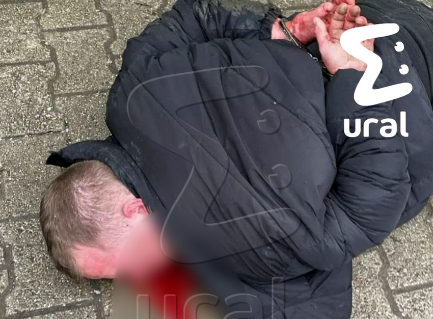 В Екатеринбурге директор магазина напал с ножом на его посетителей, трое ранены. Фото: t.me/url_mash