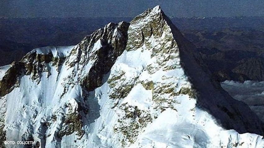 В Непале 5 россиян застряли на вершине горы на высоте 8163 метра из-за погоды. Фото: t.me/shot_shot