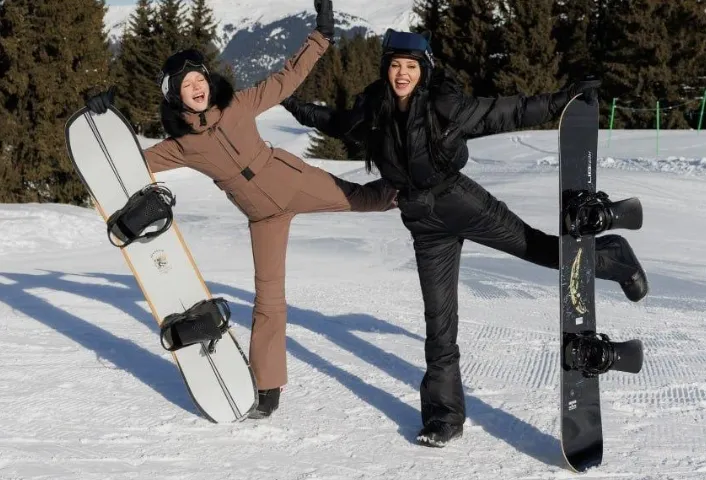 Российские бизнесмены шиканули в Куршевеле — среди гостей Собчак и Самойлова. Фото: t.me/bazabazon