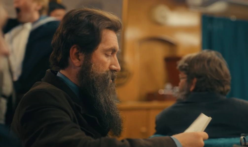 Одну из главных ролей в картине исполнил Кирилл Кяро. Кадр из сериала «Челюскин. Первые», 2025, реж. Степан Коршунов