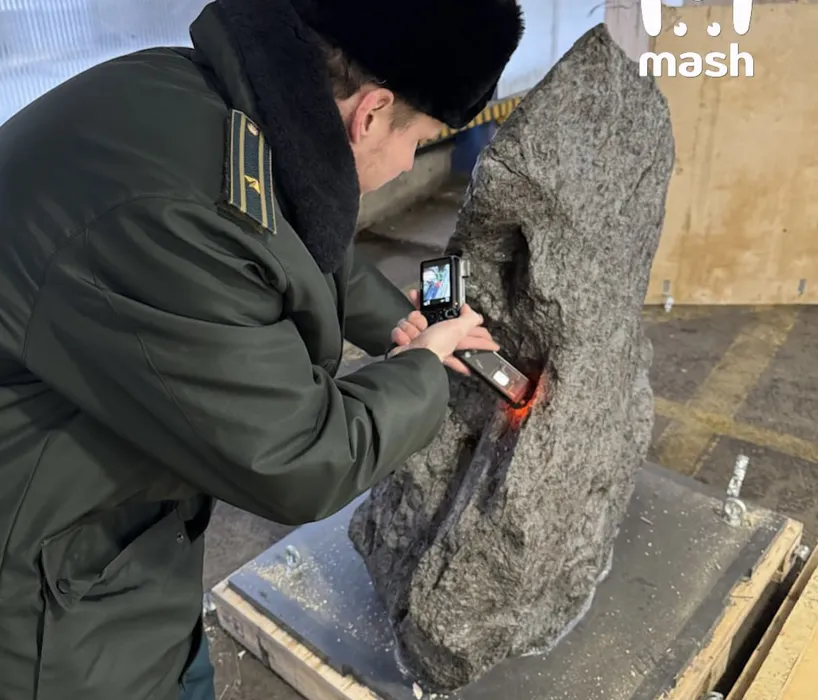 Огромный метеорит весом 2,5 тонны за 323 млн хотели вывести из России в Англию. Фото: @breakingmash