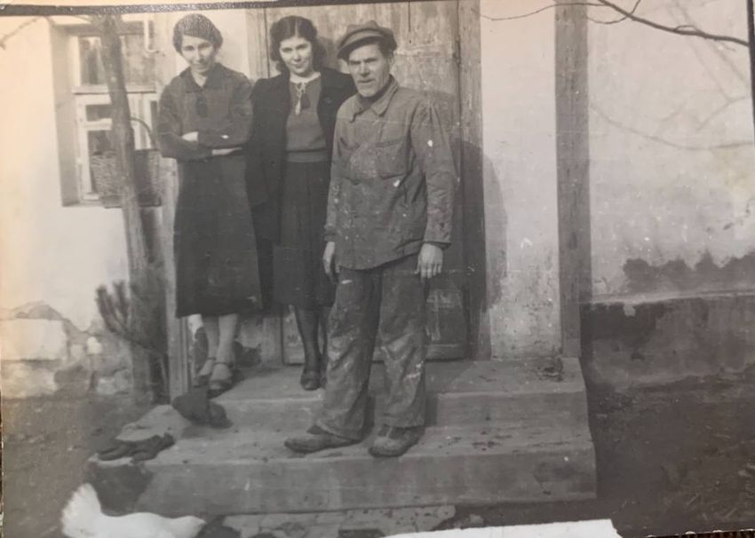 Нина с родителями. Фото: личный архив Нины Стешенко