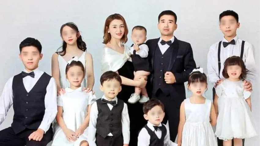 Тянь Дусья , ее муж Чжао Ваньлуном и их дети. Фото: scmp.com