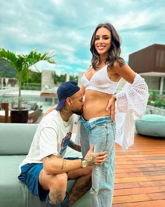 Неймар с девушкой. Фото: инстаграм (запрещён в РФ) /@neymarjr 