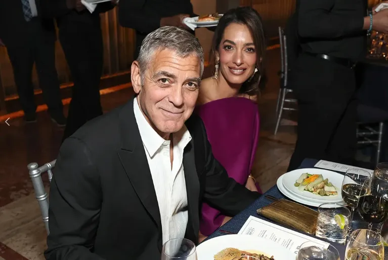 Джордж Клуни с женой восхитили поклонников, явившись на вручение премии Чаплина. Фото: соцсети