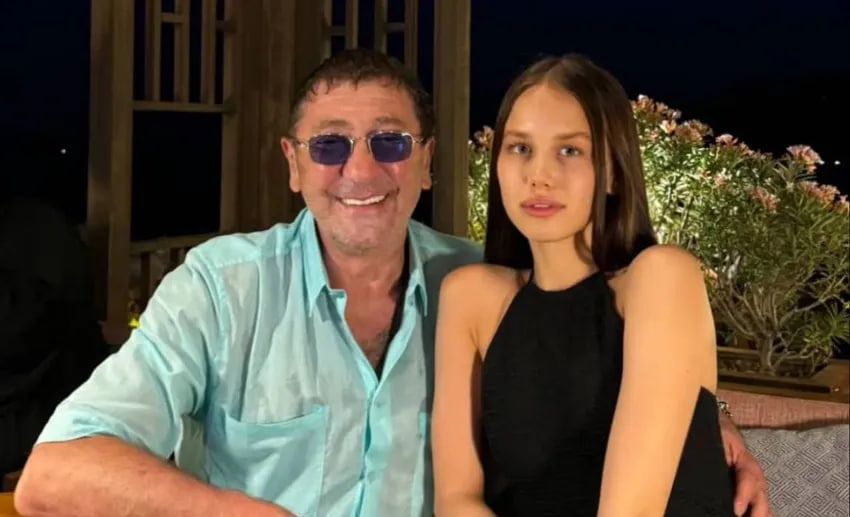 19-летняя Аврора Киба призналась в любви 63-летнему Лепсу в его день рождения. Фото: Instagram (запрещен в РФ) / @gvleps