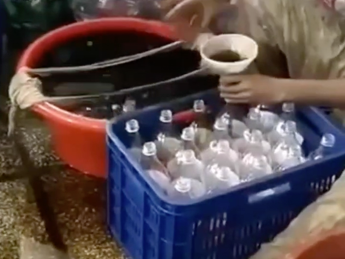 В Апшеронске накрыли нелегальный склад с 90 тоннами поддельной кока-колы. Фото: @kub_mash