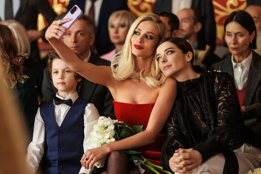 Валерия Астапова и Марина Александрова исполнили главные роли в сериале «Москва слезам не верит. Все только начинается». Фото: онлайн-кинотеатр Wink