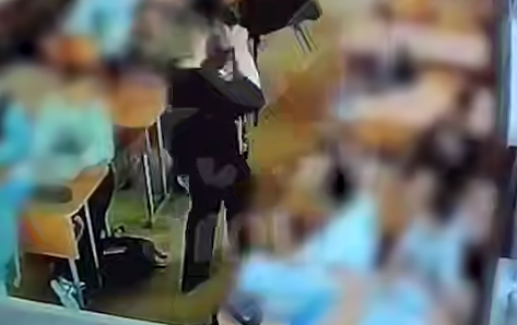 В Приморье учительница бьет детей стульями по голове и заклеивает им рты скотчем. Фото: t.me/amur_mash