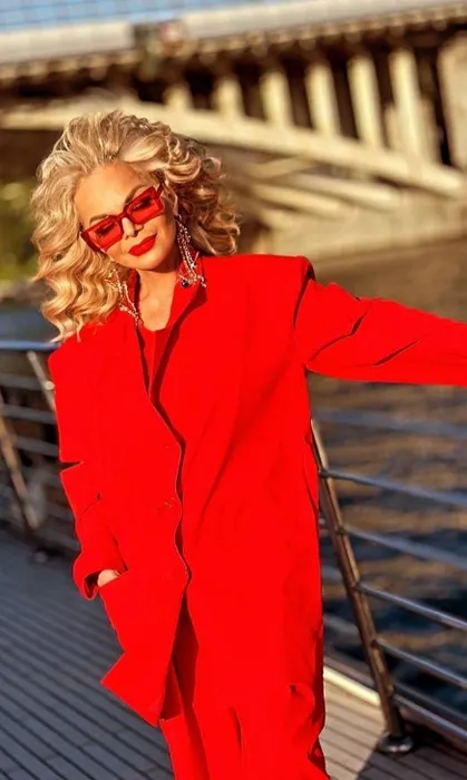 Лариса Долина всегда производит на сцене яркое впечатление. ФОТО: соцсети