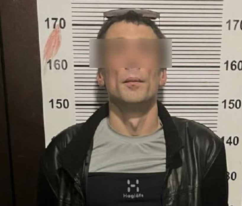 В Екатеринбурге охранник ЧОП вломился в квартиру бабушки и украл 50 000 и кольцо. Фото: t.me/url_mash
