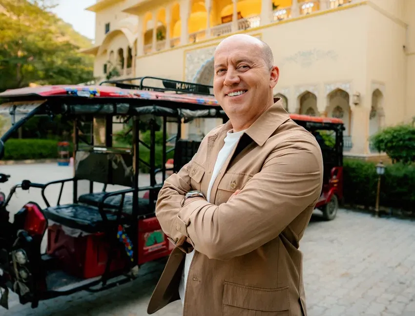 Ведущим шоу стал Сергей Бурунов. ФОТО: СТС