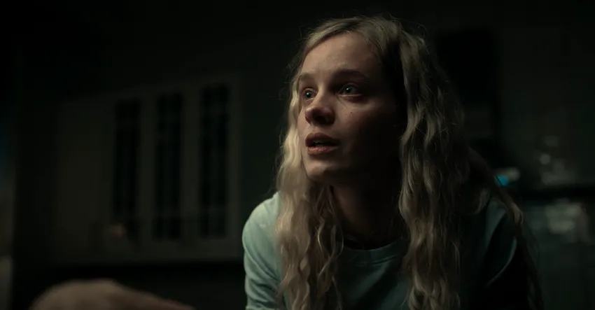 Анна Завтур сыграла журналистку в сериале «Хирург». Фото: кадр из фильма