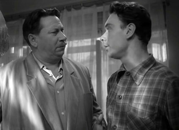 Кадр из фильма "Летят журавли", 1957, реж. Михаил Калатозов