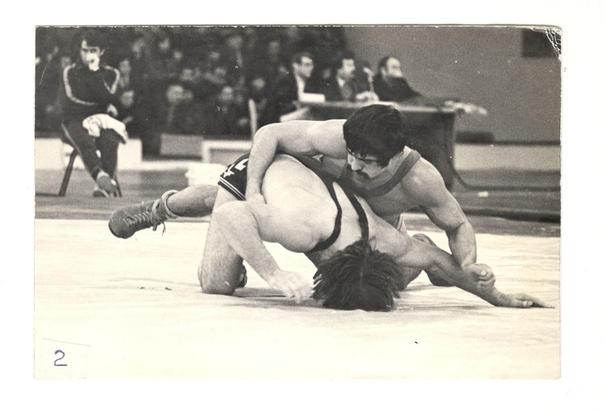 Международный турнир в Тбилиси. Поединок Р. Бадалов (сверху) — Д. Шульц. Фото: личный архив Руслана Бадалова