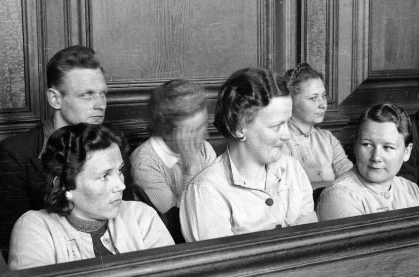 Знаменитая фотография с суда над нацистскими преступницами. Фото: en.wikipedia.org